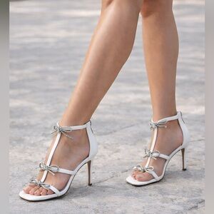 ✨NEW Unisa White Strappy Heels with Rhinestone Bows ✨